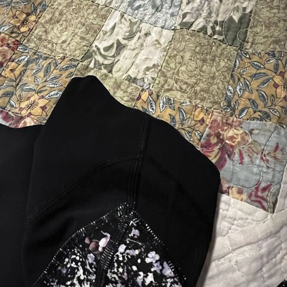 Lululemon Wunder Under Crop II leggings - Sz 4 or 6 - Picture 9 of 9